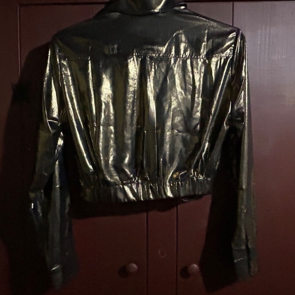 Le Superbe Metallic Sunset Tower Tuck Cropped Blouse Gold Size 6 - Picture 10 of 16